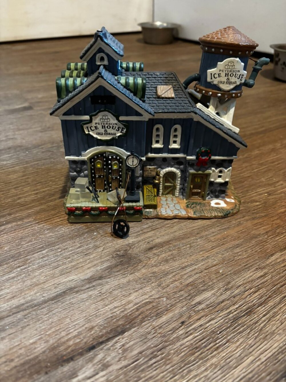 Lemax Christmas Village light up house Peterson Ice House & Cold Storage